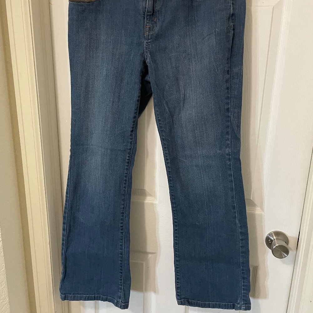 Women’s jeans size 14 stretch fit super good condition looking good